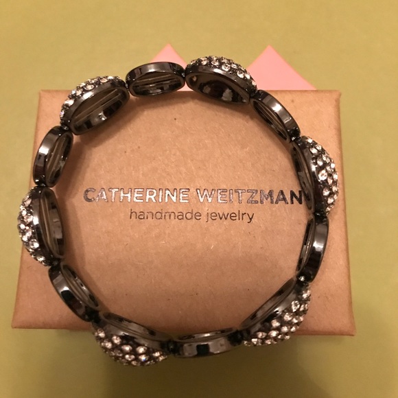 NWOT  BEAUTIFUL CRYSTAL STUD & METALLIC BRACELET - Picture 3 of 5